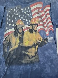 "Maglietta tributo vintage The Mountain 2003 Fire Rescue Patriotic 9/11, taglia (L), 21x31" - Foto 1 di 16