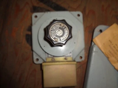 GE 8070EA101AA282 РЕОСТАТ 1760 ОМ 250 В - Изображение 1 из 3