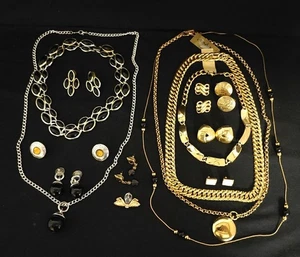 Konvolut Vintage Napier Schmuck 7 Paar Ohrringe, 6 Halsketten, 1 Anhänger 1+ Pfund - Bild 1 von 12