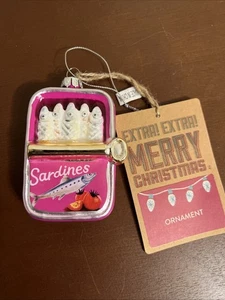 Adorno de Navidad para exhibir lata de metal rosa abierto de sardinas enrolladas - Imagen 1 de 6