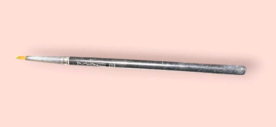 MAC Cosmetics Eyeliner Brush 209 Discontinued  - Image 1 of 3