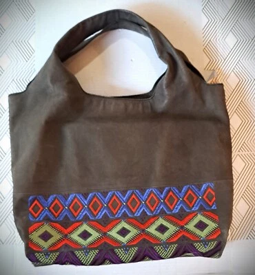 Bolso de hombro de cuero verde oliva Saude Cynthia Vincent bordado colorido Foto 1 de 4