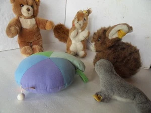5 Stück Steiff Robbe, Hase, Eichhörnchen, Spieluhr, Bär mit Knopf/Fahne #1 - Bild 1 von 7