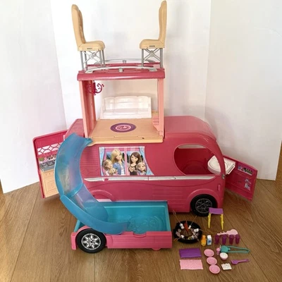 Casa rodante Barbie Mattel furgoneta cámper emergente con tobogán y piscina y accesorios 2014 Foto 1 de 4