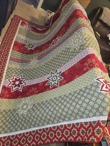 Better Homes and Gardens 2pc Quilt Set King Size Snowflowers Holiday - Picture 1 of 7
