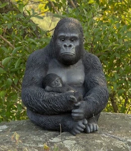 Gorilla Sitting W/Baby Garden Statue Yard Display Lifelike Wildlife Resin Statue - Picture 1 of 6