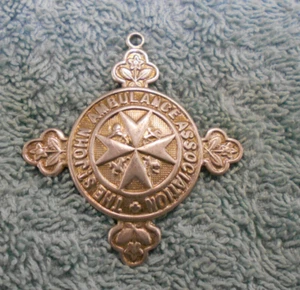 #D465. LARGE  ST JOHNS AMBULANCE CROSS / PENDANT - NAMED - Picture 1 of 2