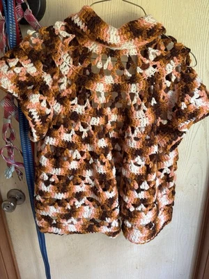 Poncho Crochet Vintage Pequeño Juvenil Adolescente Niñas Multicolor Hecho a Mano Años 70’s. Foto 1 de 3