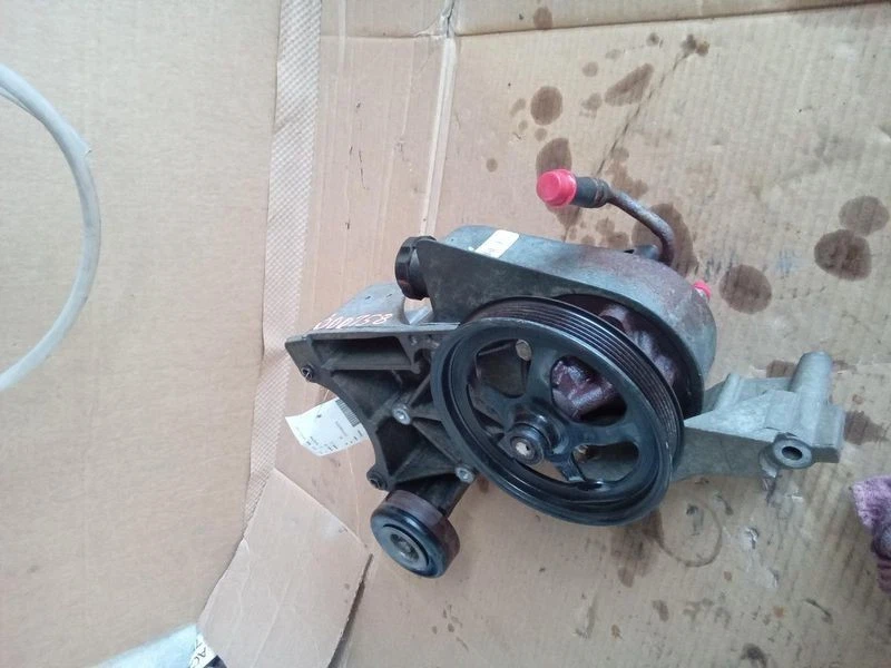 GMC Sierra 1500 2011-2012 Cadillac Escalade ESV bomba de dirección asistida motor OEM Foto 1 de 2