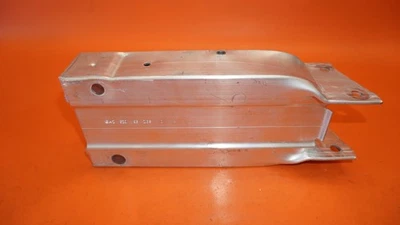 SOPORTE REFUERZO DELANTERO IZQUIERDO MERCEDES BENZ CLS550 2012 2013 2014 2015 2016 Foto 1 de 4