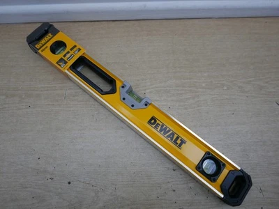DEWALT DWHT0-43224 24" 600MM HEAVY BOX BEAM SPIRIT LEVEL - Image 1 of 3