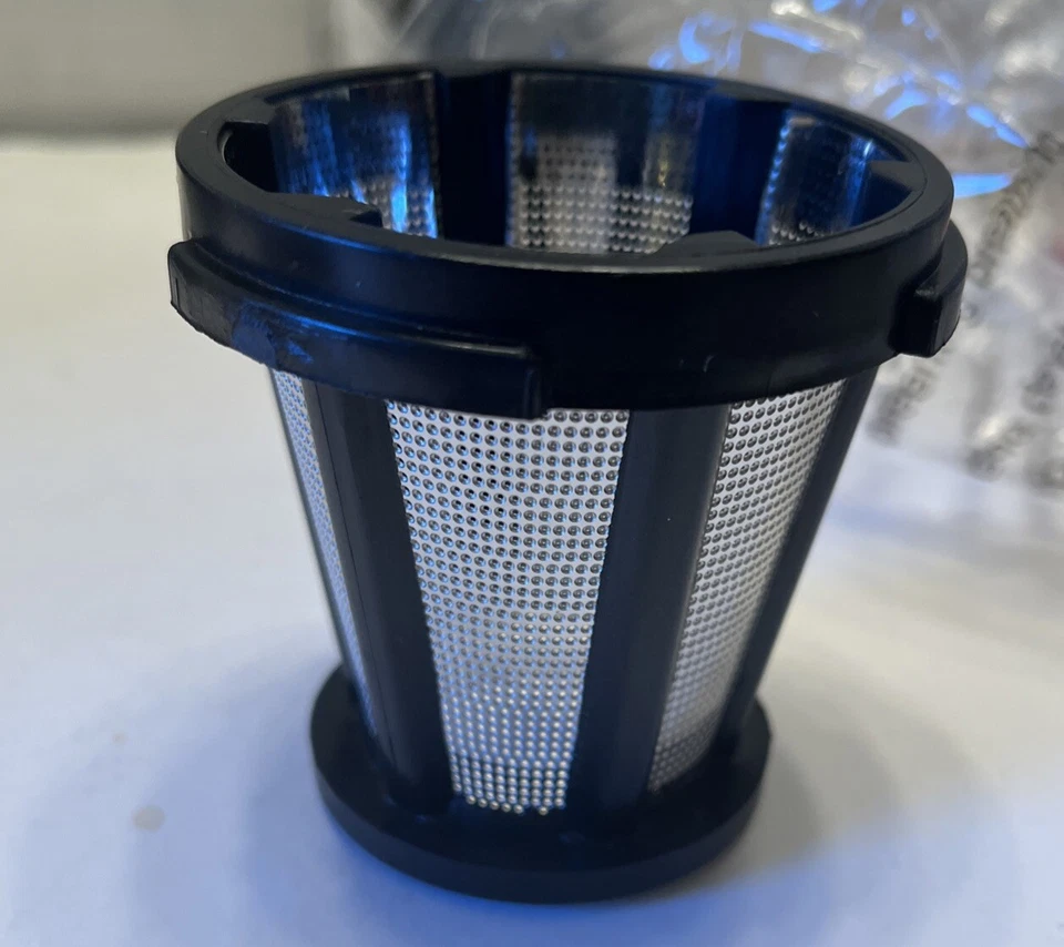 Omega JC3000SV13W Cold Press 365 Compact Masticating Vertical Juicer in Silver