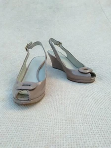 CLARKS NUDE PATENT SLING BACK PEEP TOE BUCKLE DETAIL WEDGE HEEL SIZE 4 SHOES - Picture 1 of 10