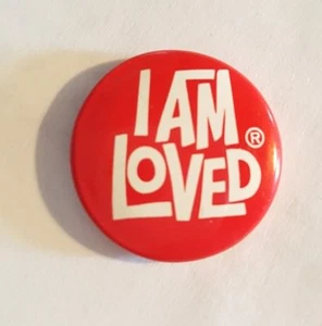 I AM LOVED Red Round Pin White Block Letters Button Pinback Collectible Positive - Imagen 1 de 1