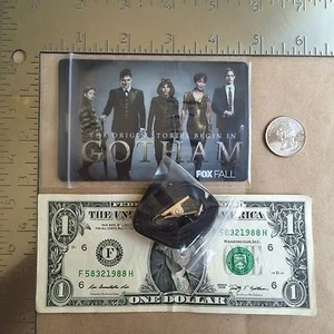GOTHAM Holographic Lenticular Card and Lanyard Batman SDCC 2014 FOX - Picture 1 of 8