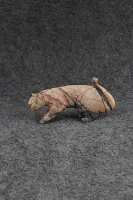 Talla fetiche león de montaña Zuni - Lance Cheama Foto 1 de 4