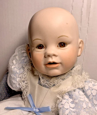 Reprodução de botas para 'Boneca de porcelana Tyner Design' - Boneca 1987 15" de altura - Imagem 1 de 4