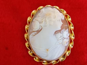 VINTAGE GENUINE CONCH SHELL CAMEO PENDANT/ BROOCH OF A BEAUTIFUL LADY - Picture 1 of 8