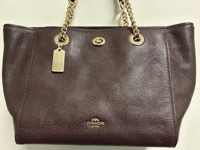 Bolso de hombro de cuero con cremallera superior COACH TURNLOCK 27 57107 Oxblood Foto 1 de 4