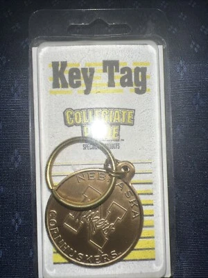 Etiqueta clave universitaria de fútbol americano de bronce antiguo de Nebraska Cornhusker’s Foto 1 de 4
