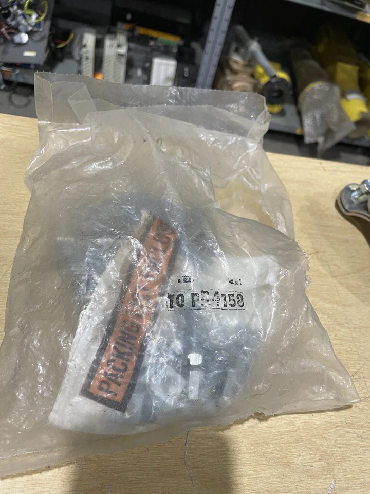 BAG OF 20 COOPER BLINE B2006 2" METAL STRAPS WITH SCREWS  B82 - Image 1 of 1