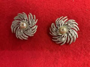 Vintage Sarah Coventry Clip Earring ~ "Pinwheel" ~ 1962 - Picture 1 of 3