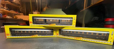 3 VINTAGE 1960s FLEISCHMANN HO FS ITALIA ROMA PASSENGER/MAIL CARS #1445 & #1446 - Image 1 of 4