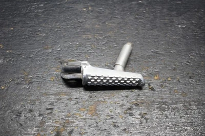 08-16 HONDA CBR1000RR OEM REPOSAPIÉS DELANTERO DERECHO CLAVIJA PASO 09 10 11 12 13 14 15 Foto 1 de 3