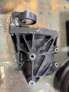 AC Compressor Bracket 6.0L  Fits 2000-2014 Chevy Suburban 2500 - Bild 1 von 2