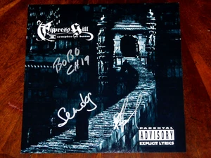 ¡FOTO DE PORTADA DE ÁLBUM DE 12X12 FIRMADA POR CYPRESS HILL B REAL, SENDOG Y BOBO! - Imagen 1 de 1