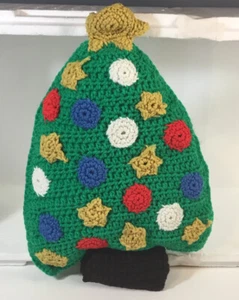 Handgehäkeltes Christbaumkissen mit mehrfarbiger Dekoration. - Bild 1 von 2