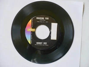 Bobby Vee 45rpm Sharing You & In My Baby's Eyes 1962 Liberty Records - Bild 1 von 5
