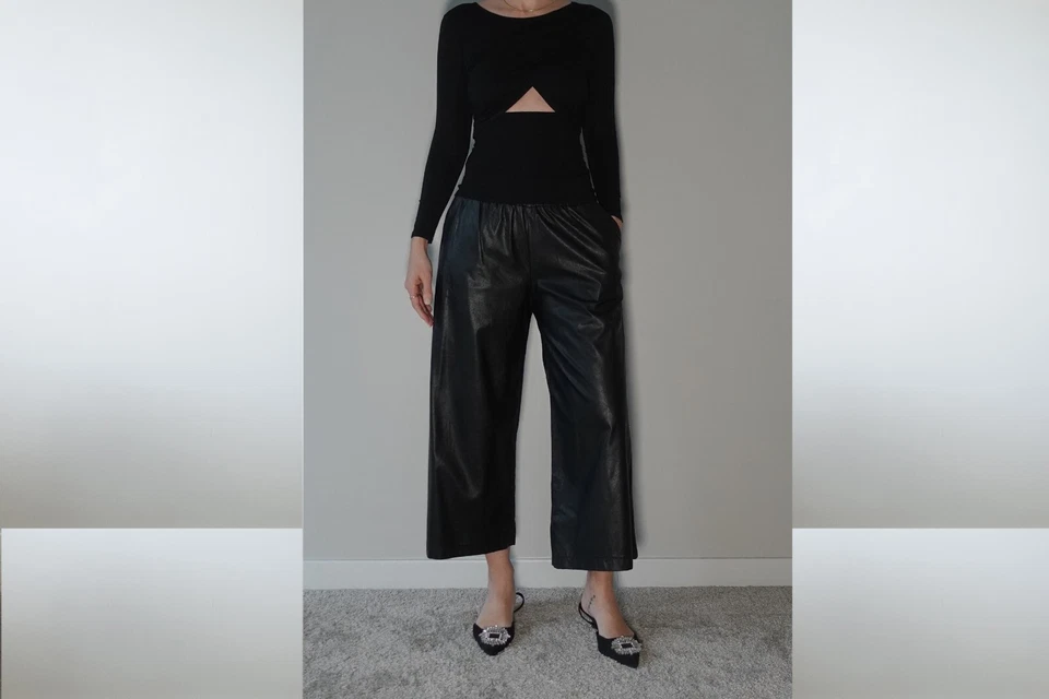 Pantalones capri Bebe Plus de imitación de cuero negros talla S Foto 1 de 4