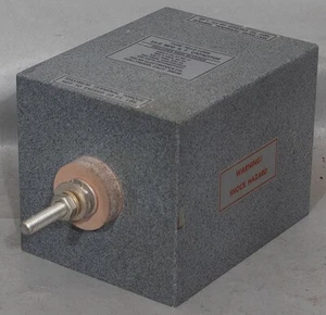 Solar Electronics 7012-106R 10 MFD/10 uF 10% RF Feed-Thru Capacitor RFI/EMI - Picture 1 of 6