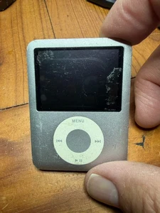 Apple iPod Nano 3. Generation SILBER 4GB DEFEKT - Bild 1 von 6