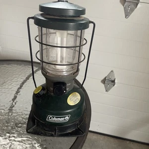 Coleman Northstar 5359 Series Battery Powered Florescent Latern Green  - Picture 1 of 3