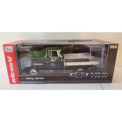 Auto World 1957 Chevy Cameo Pickup escala 1:18 negro azabache nueva en caja Foto 1 de 4