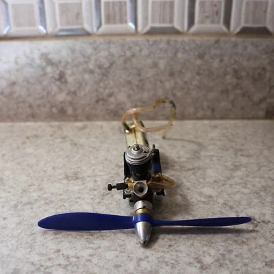 COX 049 Tee Dee Nitro Airplane Engine with 6D-4P PROP /W MOTOR MOUNT & Fuel Tank - Image 1 of 4
