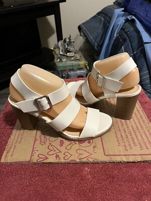 Sandalias de cuero Old Navy para mujer talla 9 blancas con tacón ancho Foto 1 de 4
