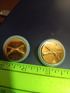 ARMY ENLISTED COLLAR DEVICE: INFANTRY AND INFANTRY - BLUE DISC (25-1486) - Picture 1 of 2