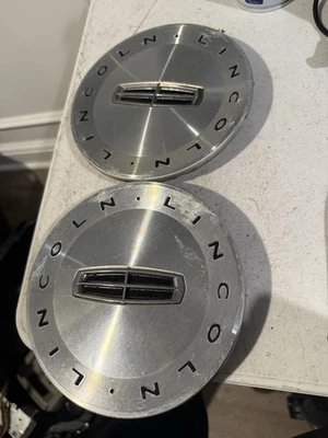 Центральный колпак Lincoln Town Car Zephyr, 2003–2006 гг., деталь No 3W13 1A096 AA 03, НАБОР ИЗ 2 - Изображение 1 из 4