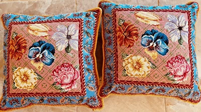 Juego de 2 almohadas de lanzamiento de punto de cruz motivos florales multicolores 13" x 13" Foto 1 de 4