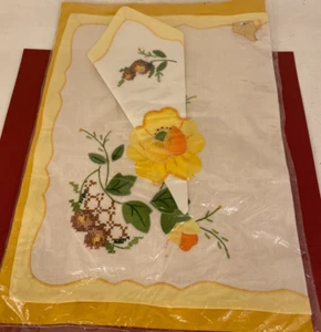 Retro | Vintage ⌘ Tray Mat & Napkin Set ⌘ Yellow Floral Embroidered Placemat - Picture 1 of 4