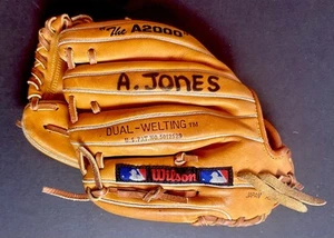 Guanto Andruw Jones Pre Game Infielders lettera di Braves Coach WS Gold Glove - Foto 1 di 4