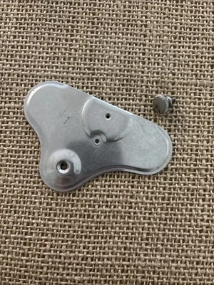Placa de cubierta de alimentación para perros Singer Amoeba Simanco 121309 peso pluma 221 con tornillo OEM Foto 1 de 4