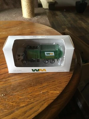 First Gear 80-0355D 1:87 Mack LR Refuse Truck with McNeilus ZR Side Loader - Image 1 of 3