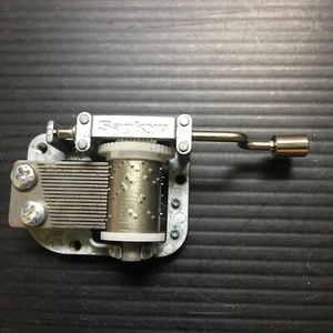 Vintage Sankyo Handkurbel Spieluhr Uhrwerk Melodie "Can't Help Falling in Love" - Bild 1 von 4