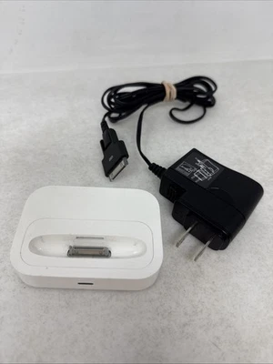Base universal para Apple iPod. Modelo A1256 y cable de carga Foto 1 de 4