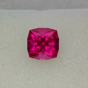 Zafiro rosa caliente de laboratorio de 6,25 quilates: corte de precisión, piedra preciosa cojín de corte personalizado de 10 mm - Imagen 1 de 2