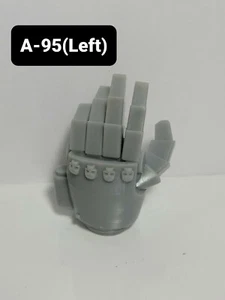 3D ResinMagic's A-95 (links) Power Faust passt 7 Zoll Space Marine - Bild 1 von 2